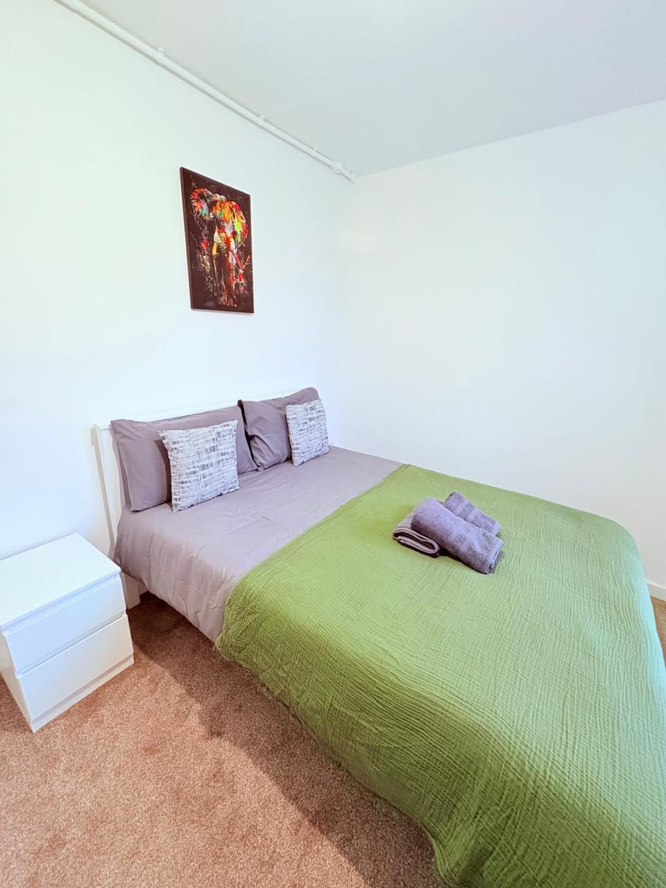 LUXURY 3 BED FLAT for 8 people close to Chelsea Stadium 5 min from the main station Apartment in London