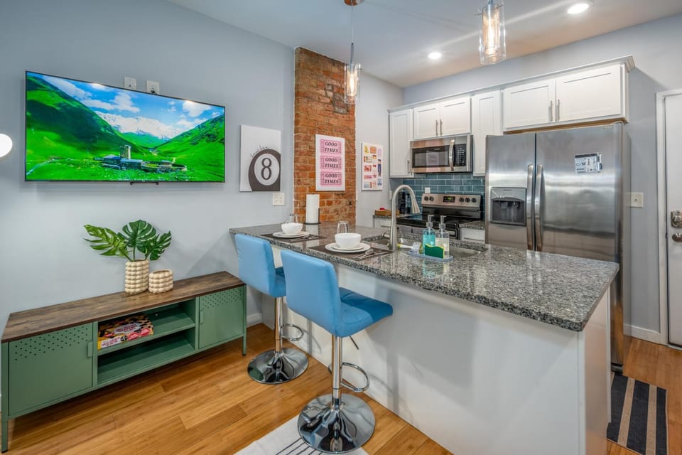 Kitchen or kitchenette, Dining area, dishwasher, oven, stove