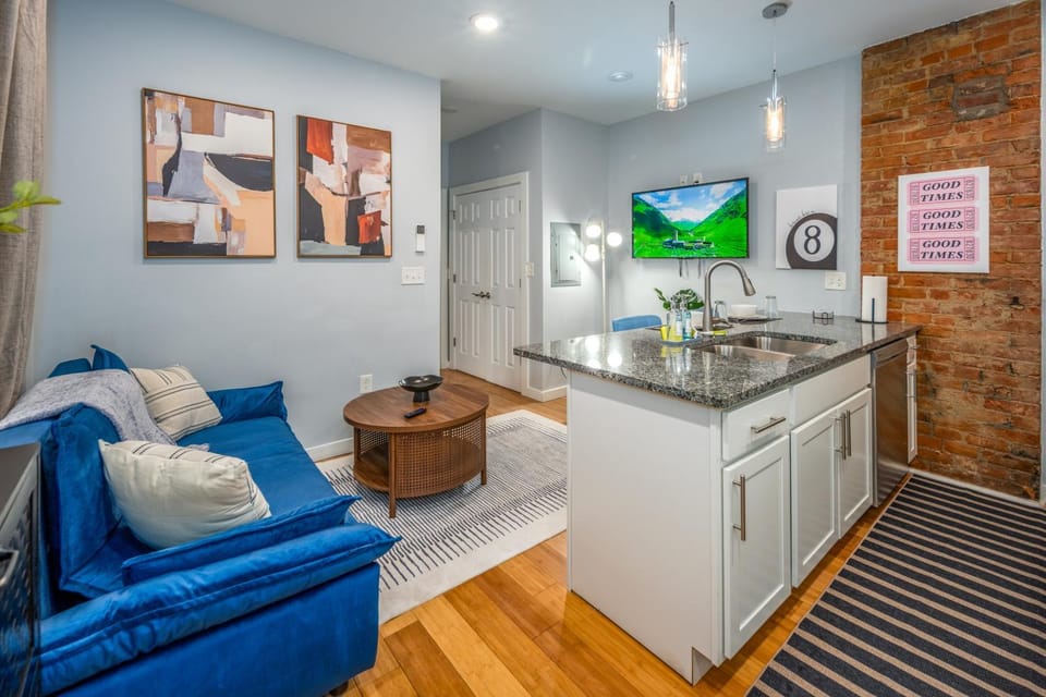 TV and multimedia, Kitchen or kitchenette, Living room, Photo of the whole room, Seating area