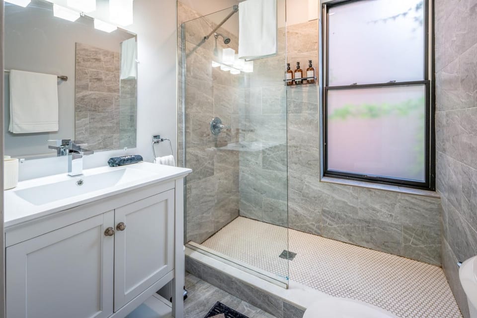 Shower, Bathroom, towels