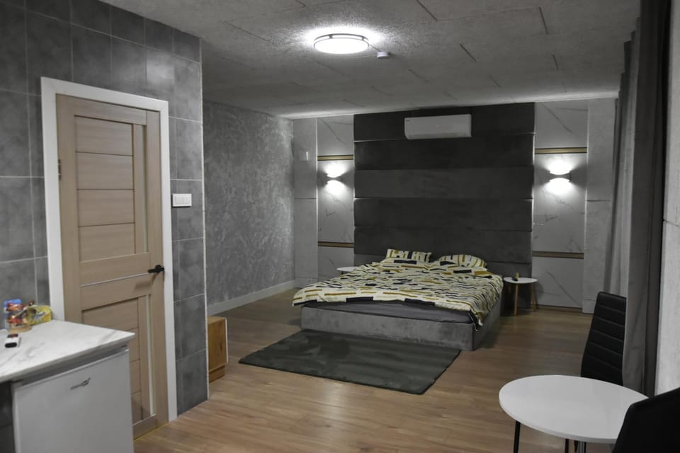 Bed, Kitchen or kitchenette, Photo of the whole room, Bedroom, towels