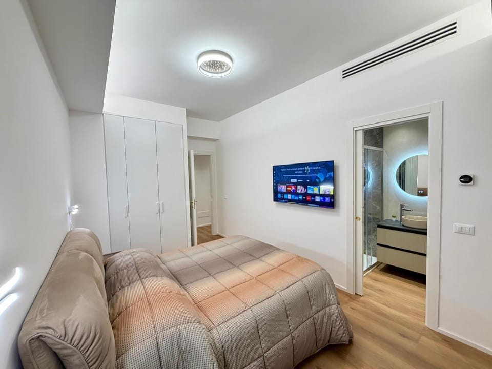 TV and multimedia, Photo of the whole room, Bedroom, wardrobe