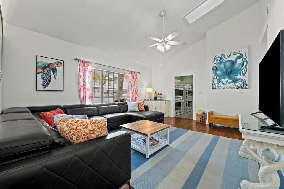 Communal lounge/ TV room, TV and multimedia, Living room, Seating area, Evening entertainment