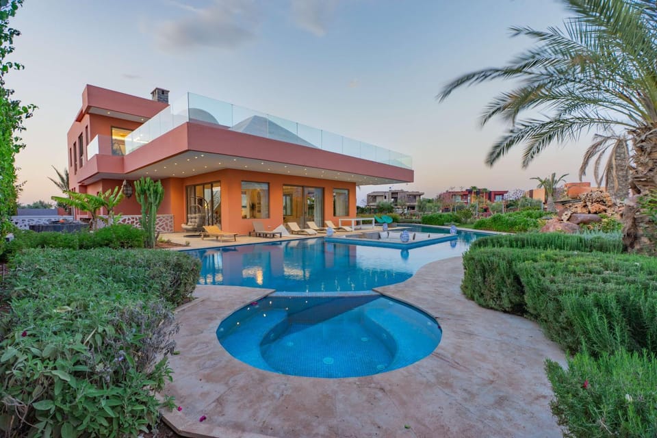Property building, Garden, Garden view, Pool view, Swimming pool
