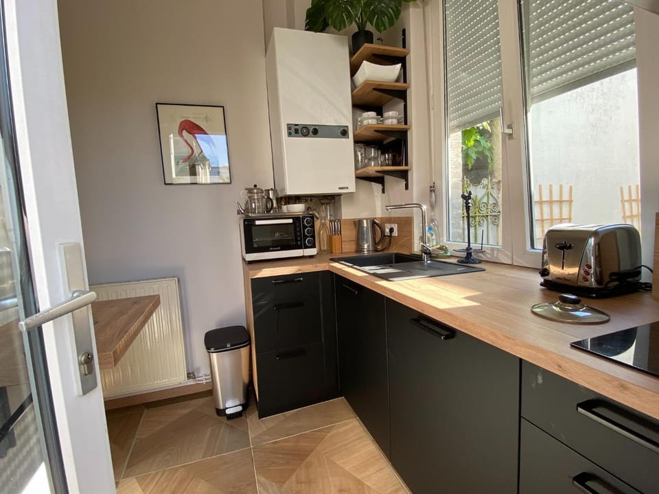 Kitchen or kitchenette