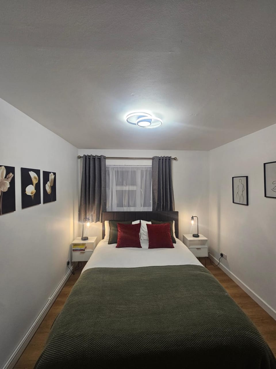 Bed, Photo of the whole room, Bedroom