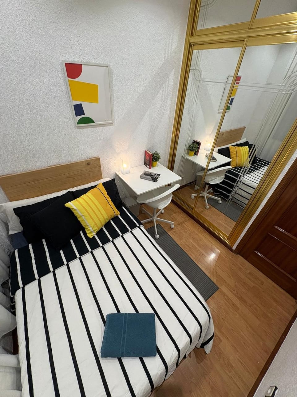 Bed, Photo of the whole room, Bedroom