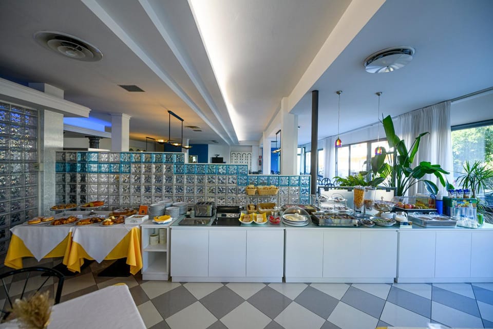 Food and drinks, Buffet breakfast
