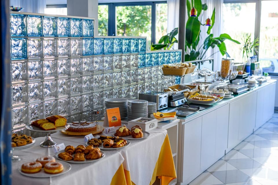 Breakfast, Buffet breakfast