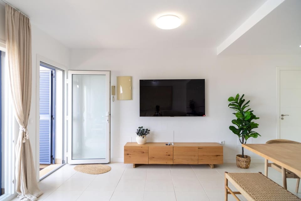 Communal lounge/ TV room, TV and multimedia