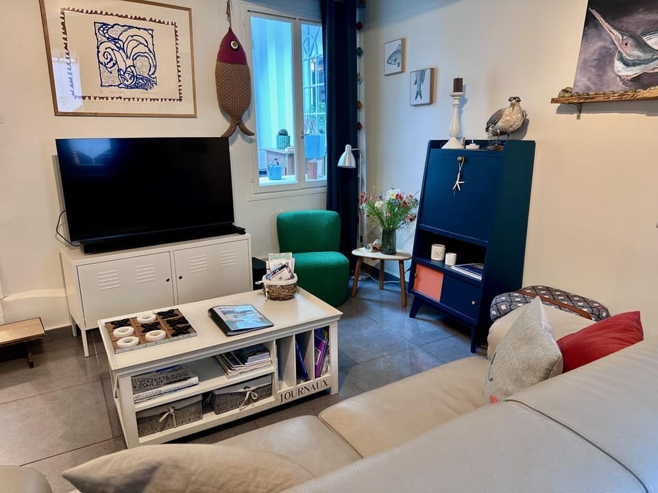 TV and multimedia, Living room, Seating area