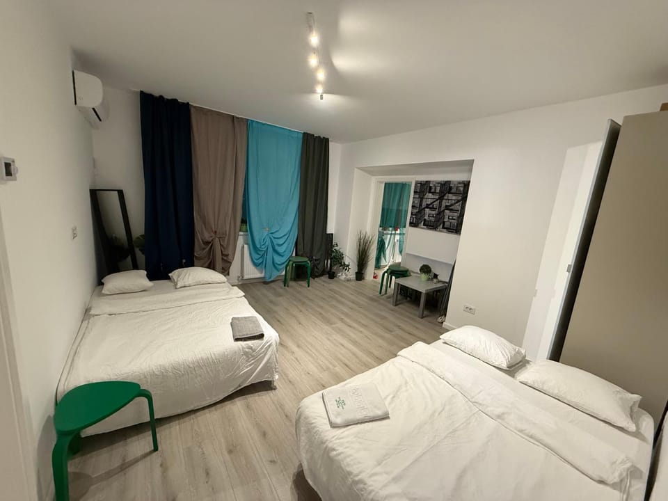 Bed, Photo of the whole room, towels