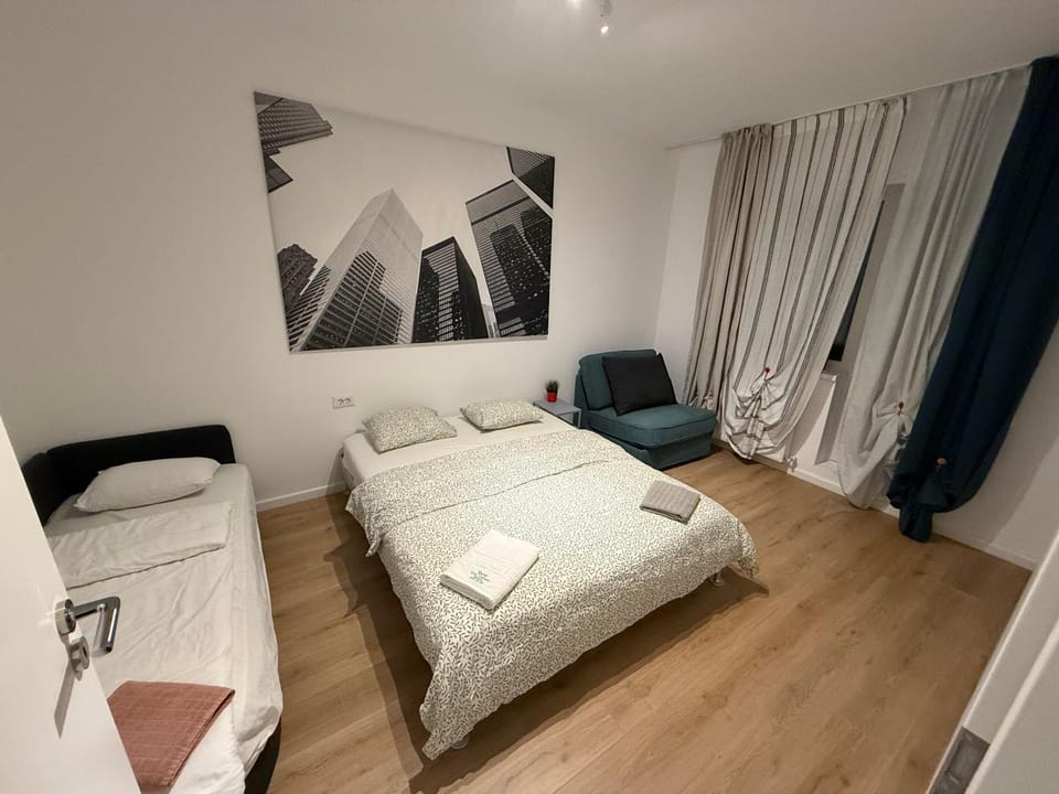 Bed, Photo of the whole room, Bedroom, towels