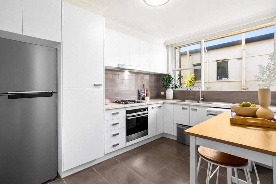 Bright 2BR Apartment Beside Green Meadows Park Apartment in Melbourne