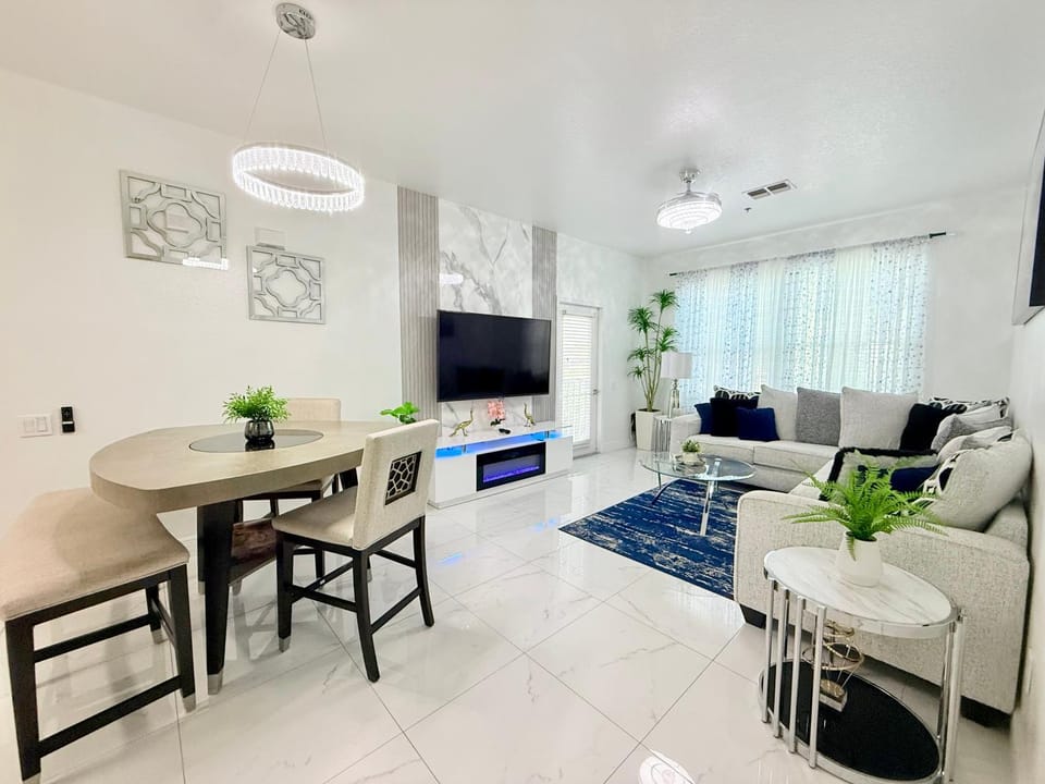 Living room, Dining area