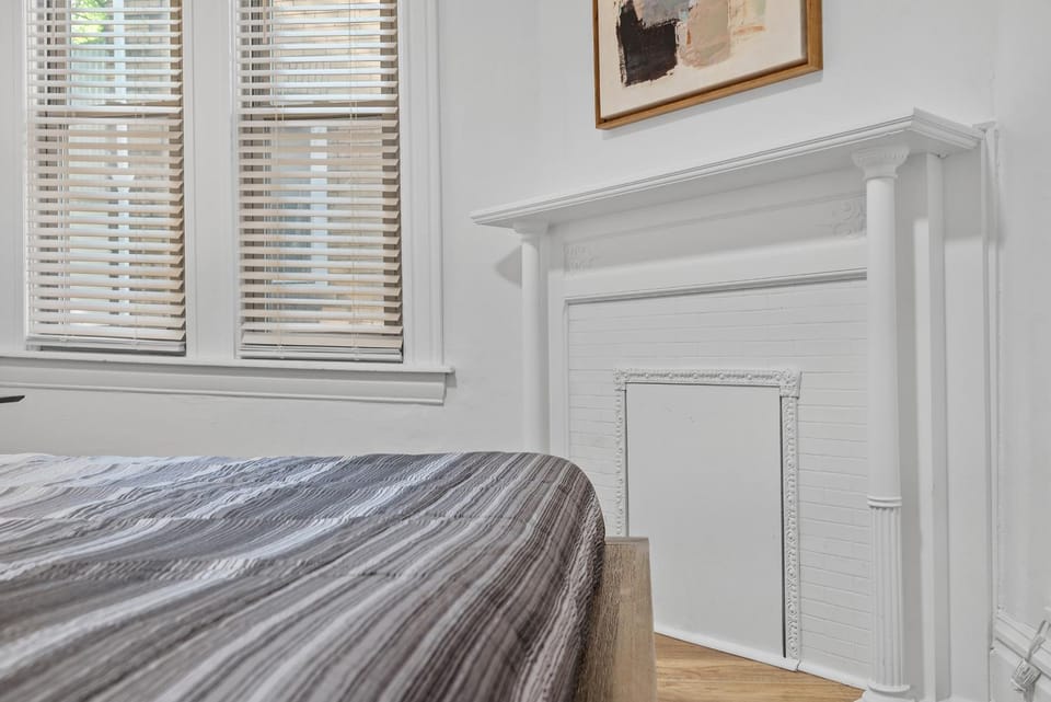 Pittsburgh Shadyside 1C Spacious and Cozy Private Bedroom with Shared Bathroom Vacation rental in Shadyside