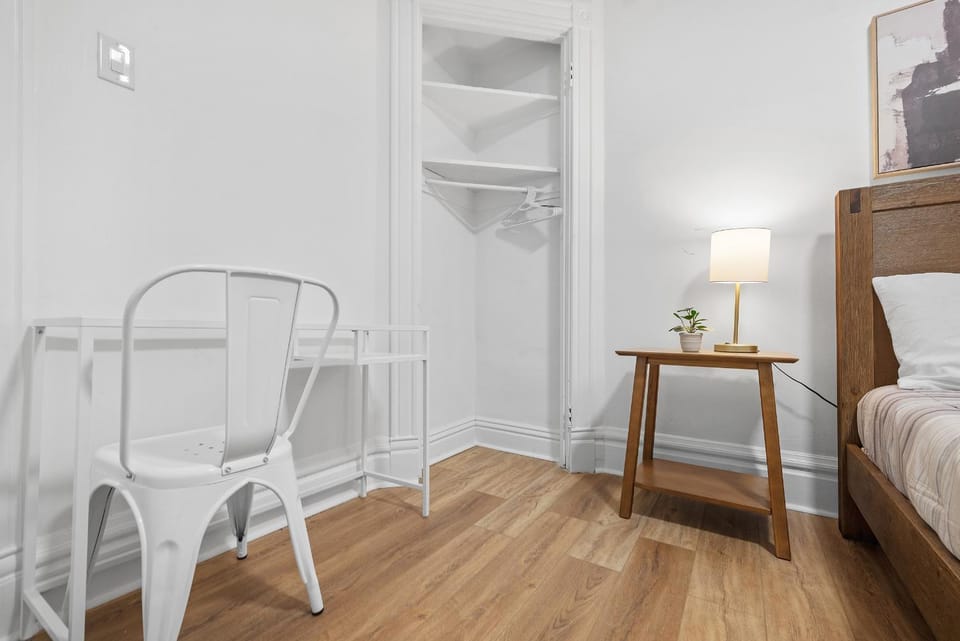 Pittsburgh Shadyside 1C Spacious and Cozy Private Bedroom with Shared Bathroom Vacation rental in Shadyside