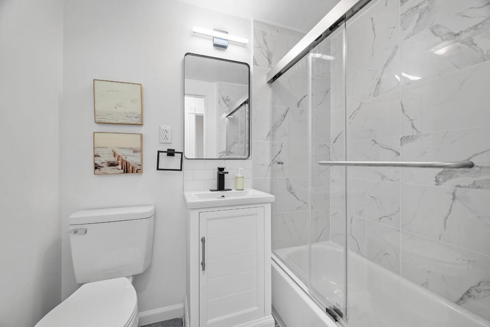 Pittsburgh Shadyside 1C Spacious and Cozy Private Bedroom with Shared Bathroom Vacation rental in Shadyside