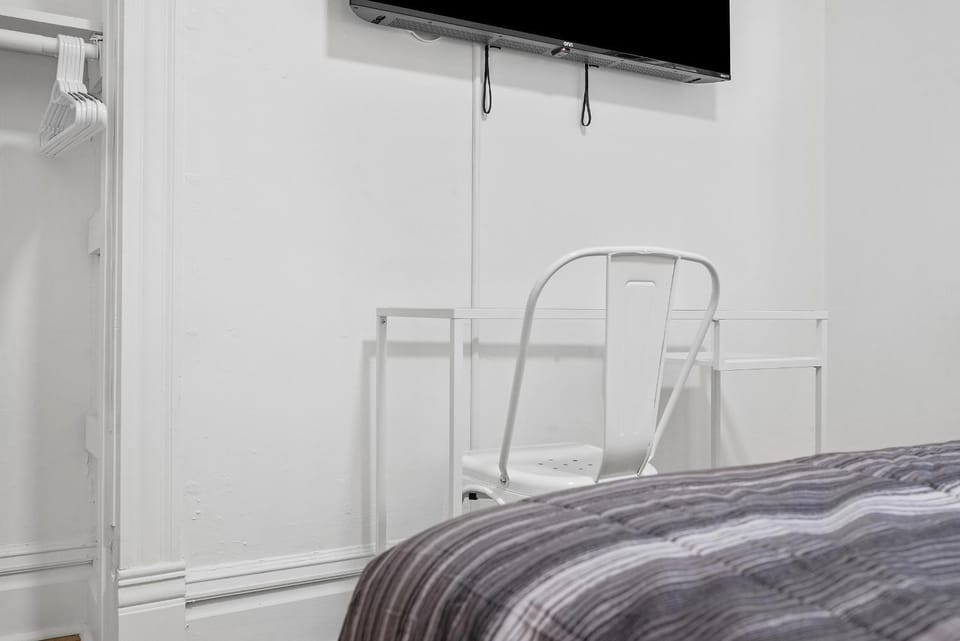 Pittsburgh Shadyside 1D Stylish and Cozy Private Bedroom with Shared Bathroom Vacation rental in Shadyside