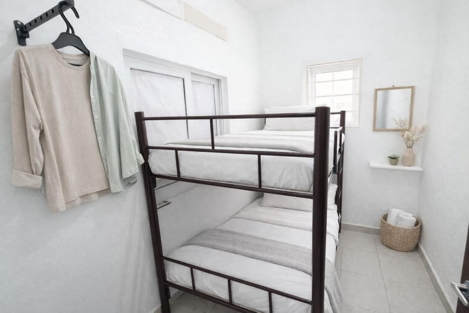 Bedroom, bunk bed