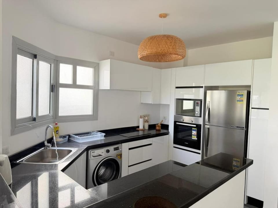 Kitchen or kitchenette, microwave, minibar, oven, stove, washing machine