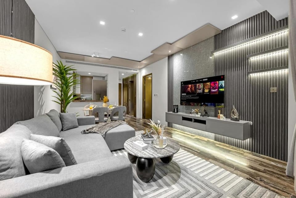 TV and multimedia, Living room, Seating area, Evening entertainment