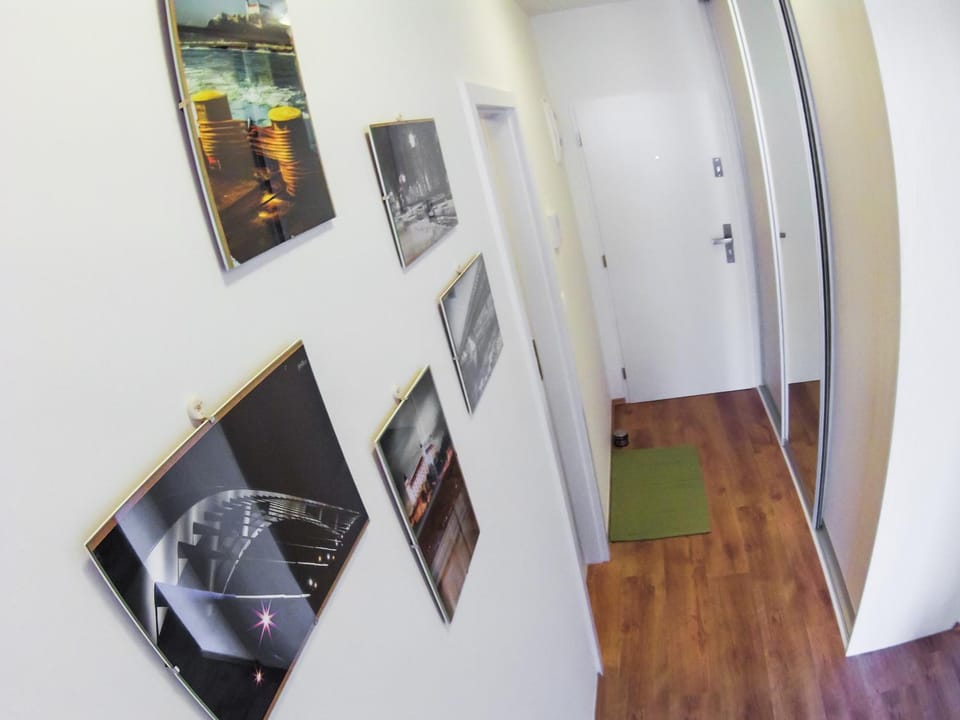 Photo of the whole room, Decorative detail