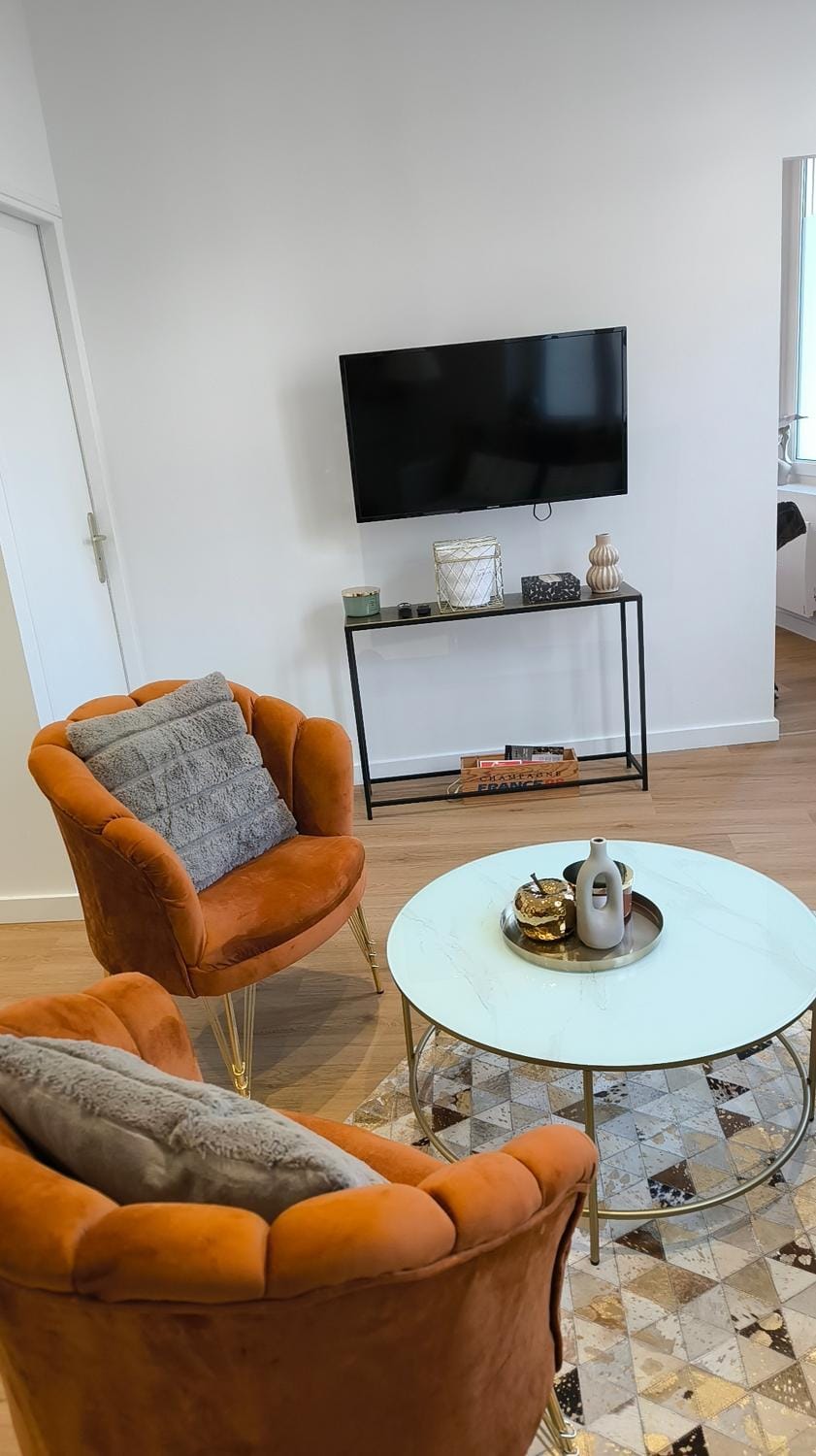 Communal lounge/ TV room, TV and multimedia, Living room, Seating area