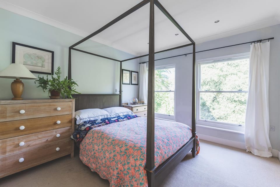 Luxurious Bright and Airy 1BDR Flat Apartment in Kingston upon Thames