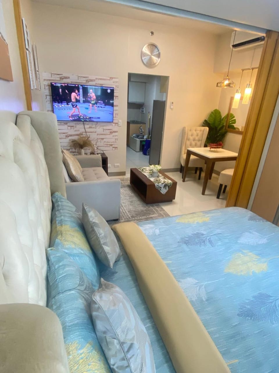 La Rosa Home - Uptown BGC Apartment in Makati