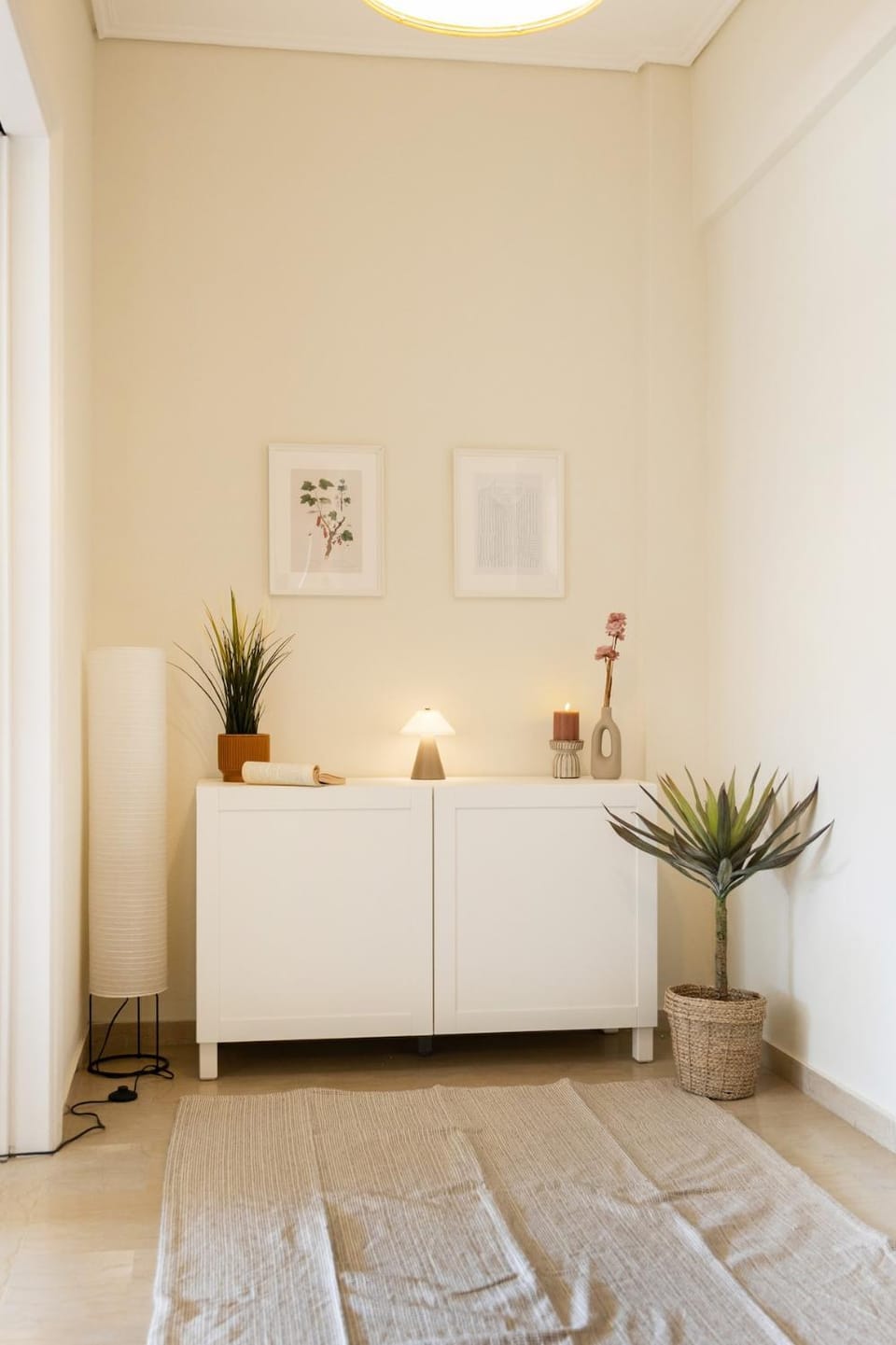 Rock White Lotus Apartment in Kalabaka