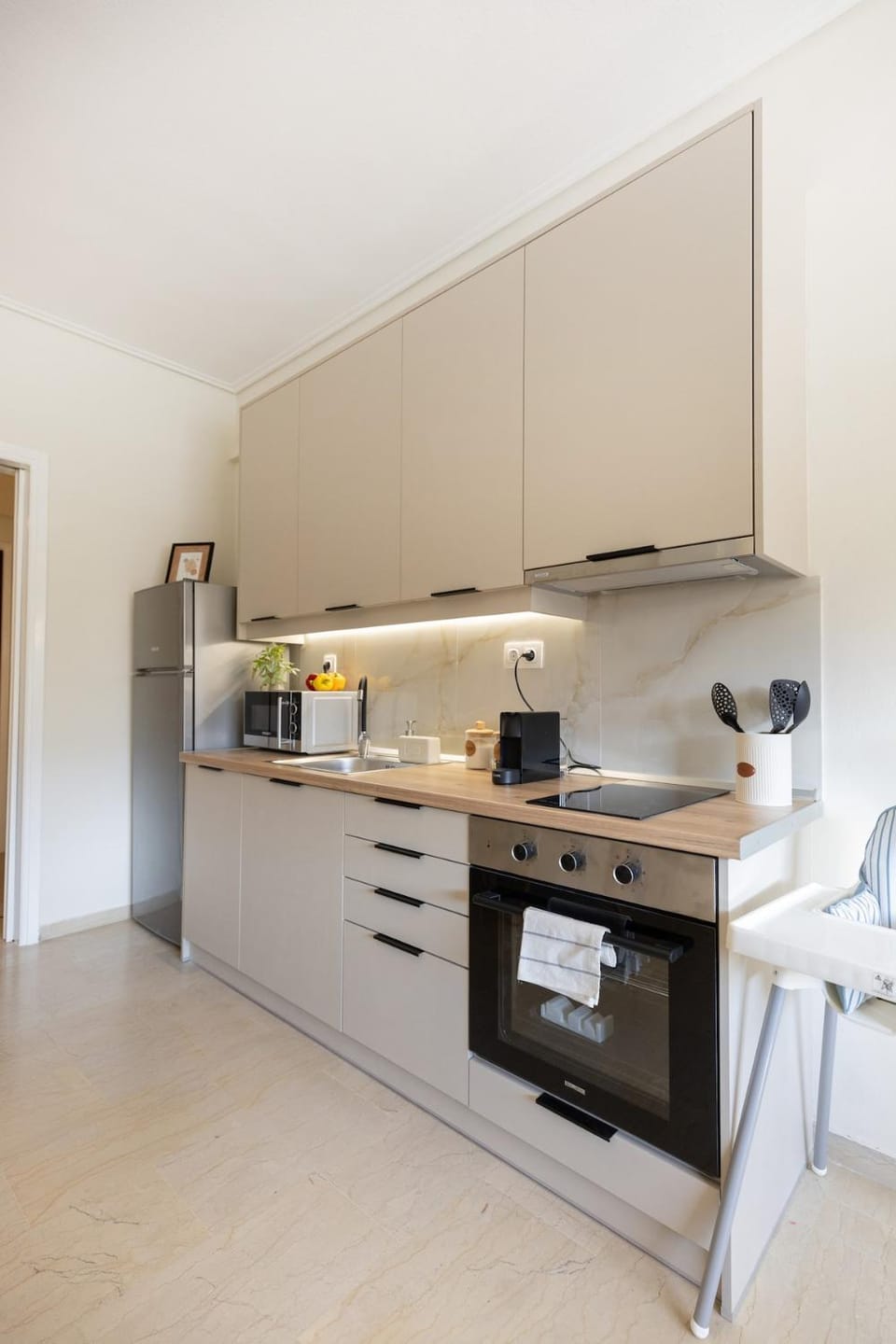 Rock White Lotus Apartment in Kalabaka