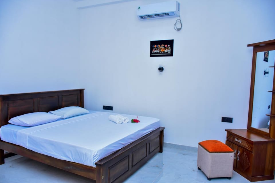 Bed, Photo of the whole room, Bedroom, air conditioner