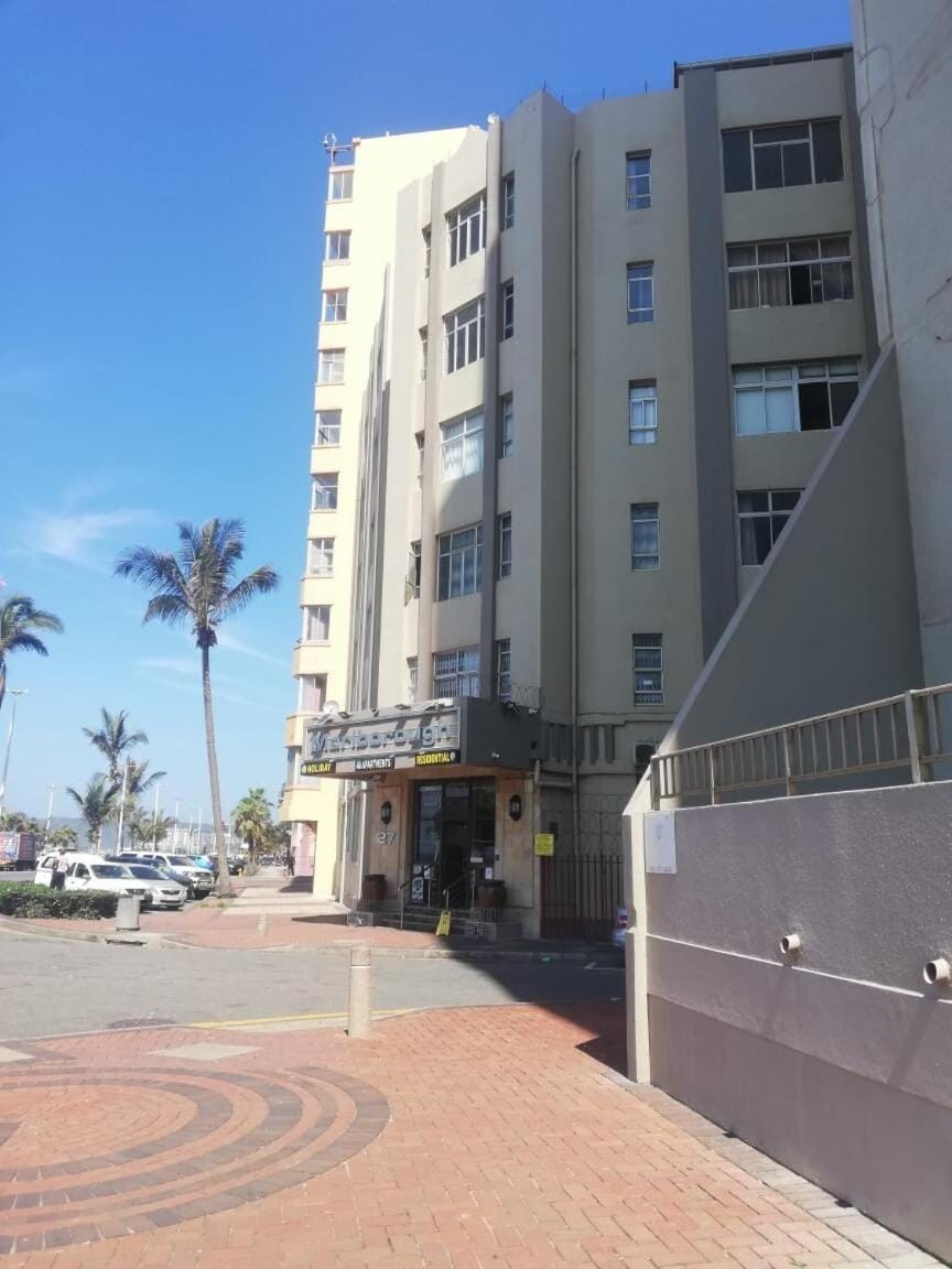 Beachfront Malborough court Apartment in Durban