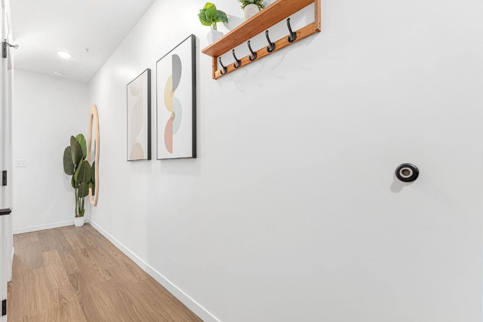 Modern 1BD Near DT & UMN Gym Street Parking Apartment in Minneapolis