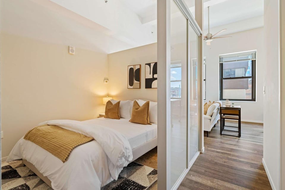 CBD Apartment Pool 24-7 Gym Parking Apartment in Cincinnati