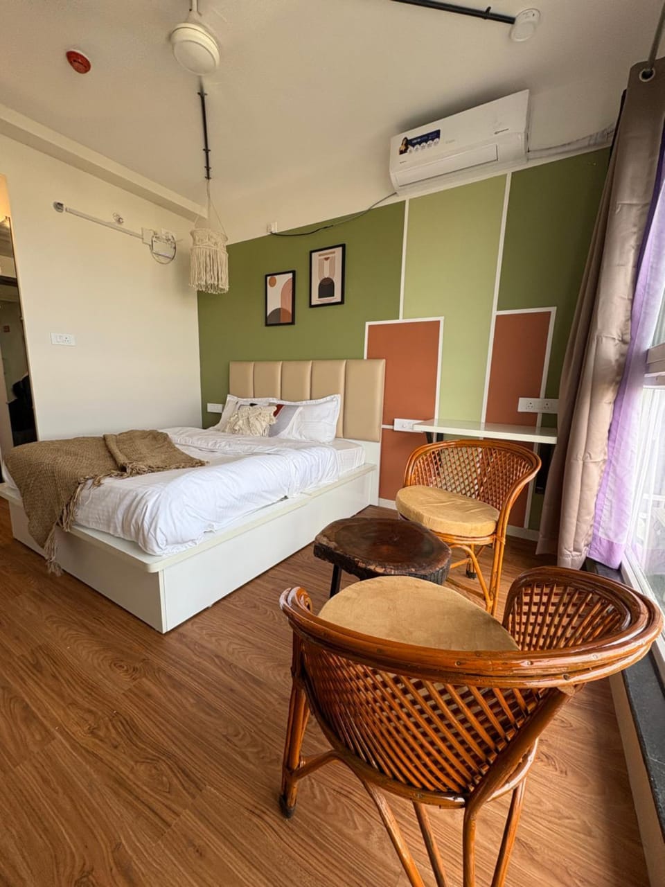 Bed, Photo of the whole room, Bedroom, air conditioner