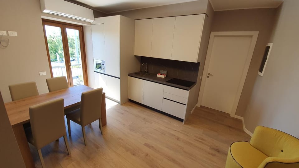 Dining area, Communal kitchen