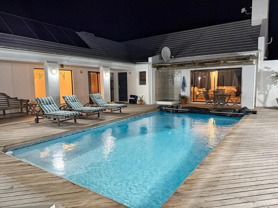 Serene Villa, Britannia Bay overlooking the beach Villa in Western Cape
