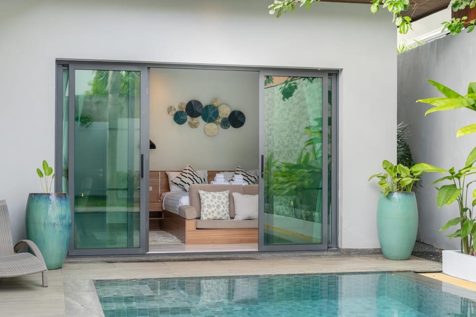 View (from property/room), Bedroom, Pool view