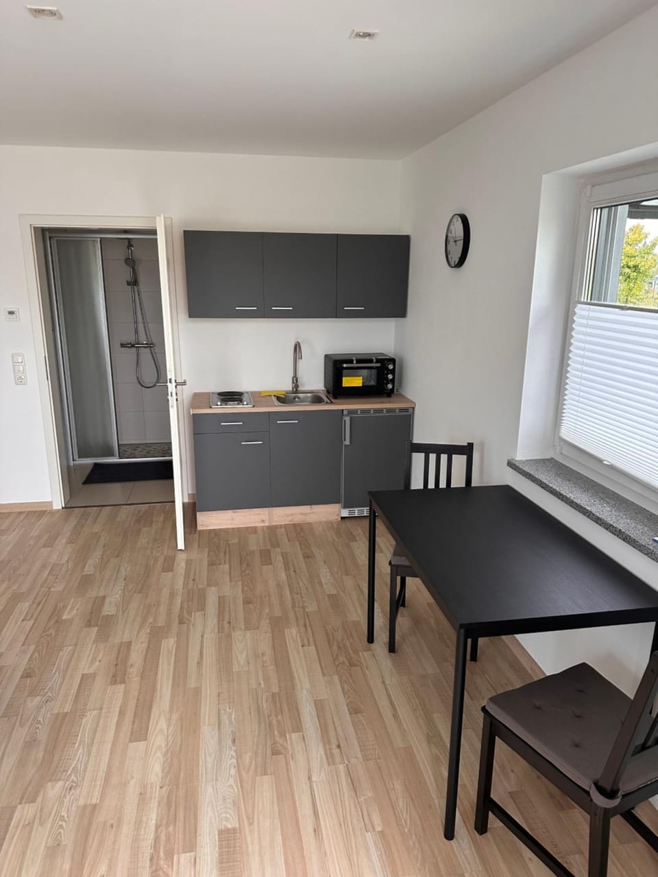 Kitchen or kitchenette, oven, stove