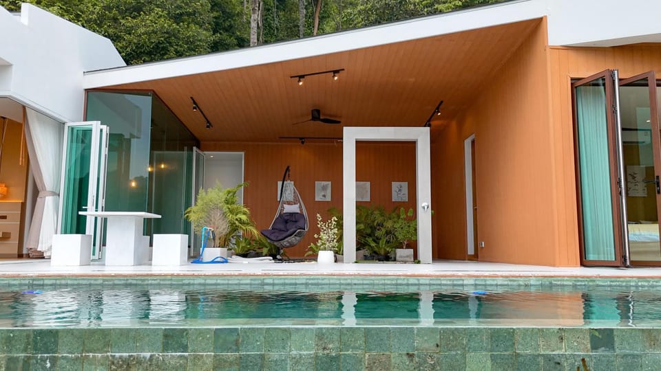 Property building, Balcony/Terrace, Swimming pool