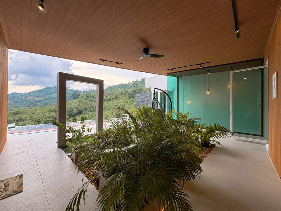 Balcony/Terrace, Mountain view, Pool view