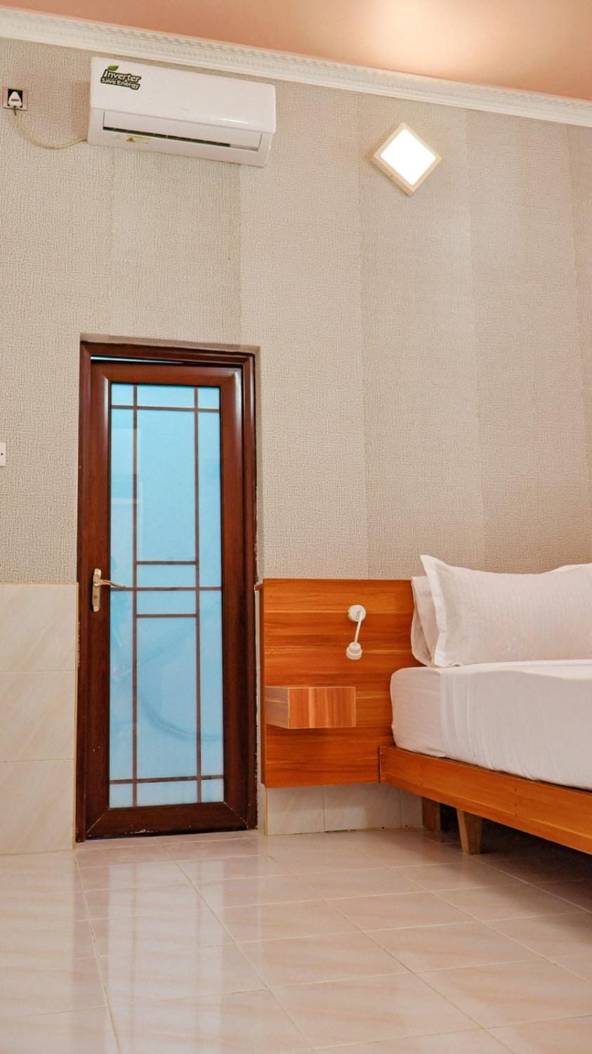 Bedroom, air conditioner