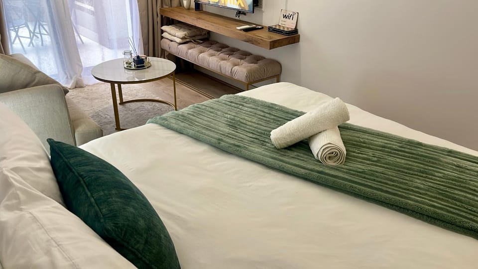 Bed, Photo of the whole room, Bedroom, towels