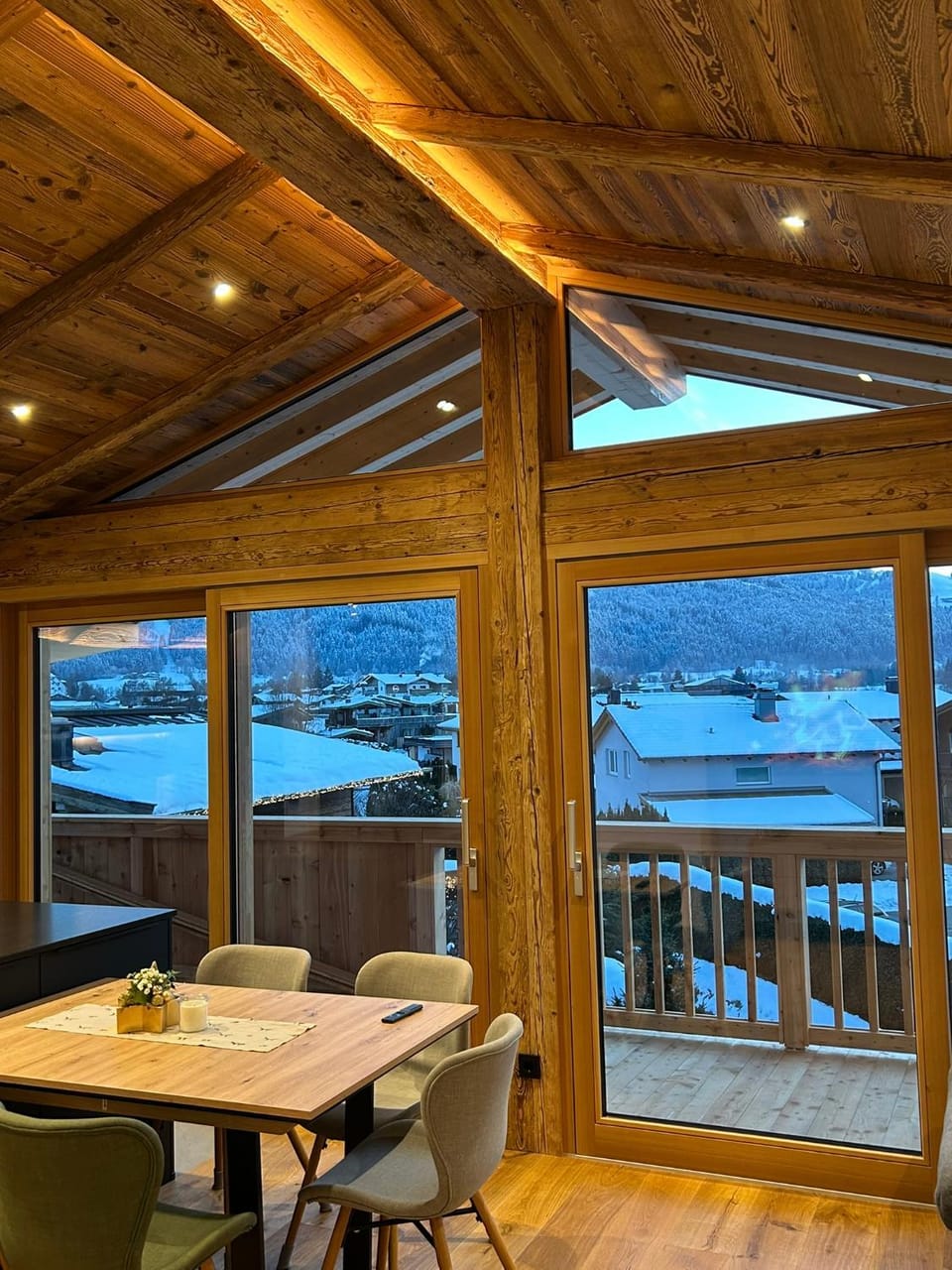 View (from property/room), Balcony/Terrace, Dining area