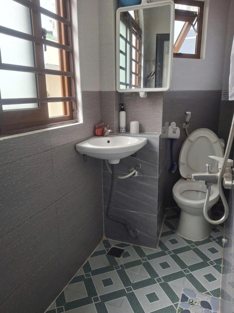 Yến Oanh Motel - window all rooms, Quan 5, Ho Chi Minh City Motel in Ho Chi Minh City