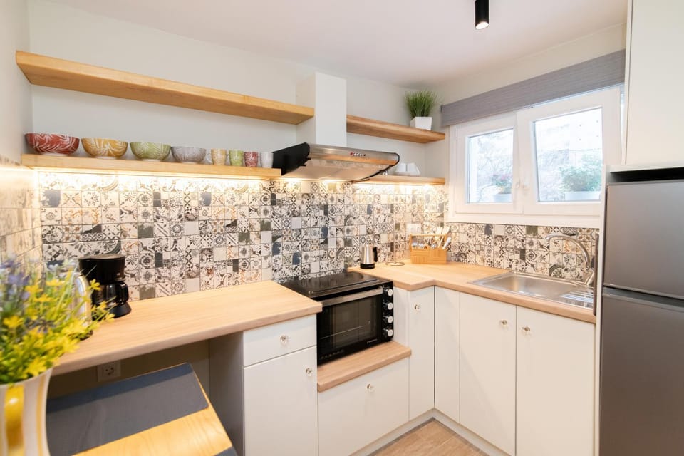 Kitchen or kitchenette, oven, stove
