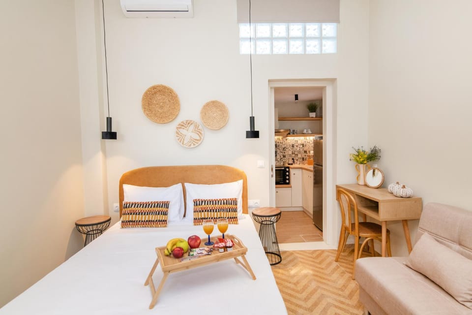 Bed, Kitchen or kitchenette, Bedroom