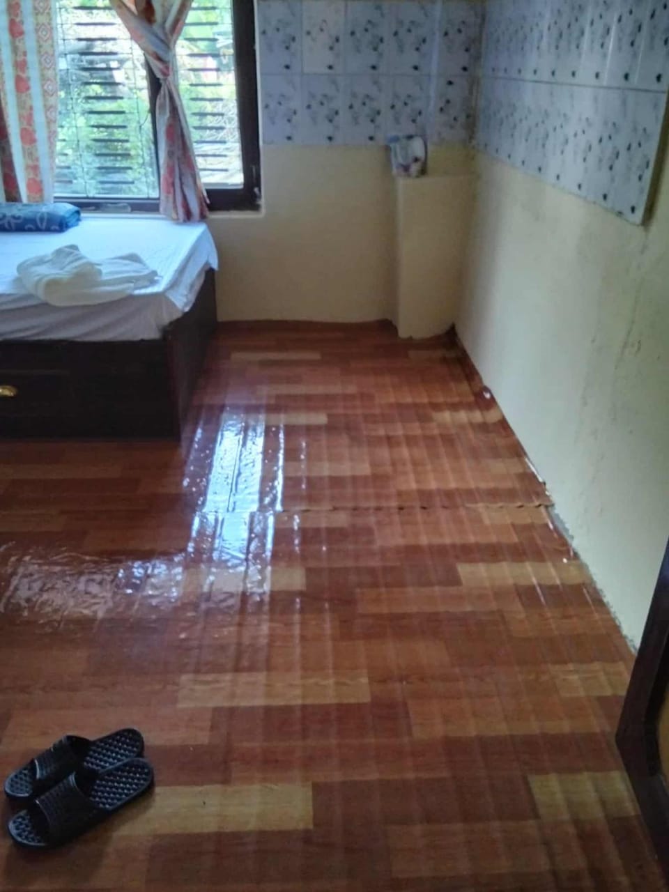 Photo of the whole room, Bedroom